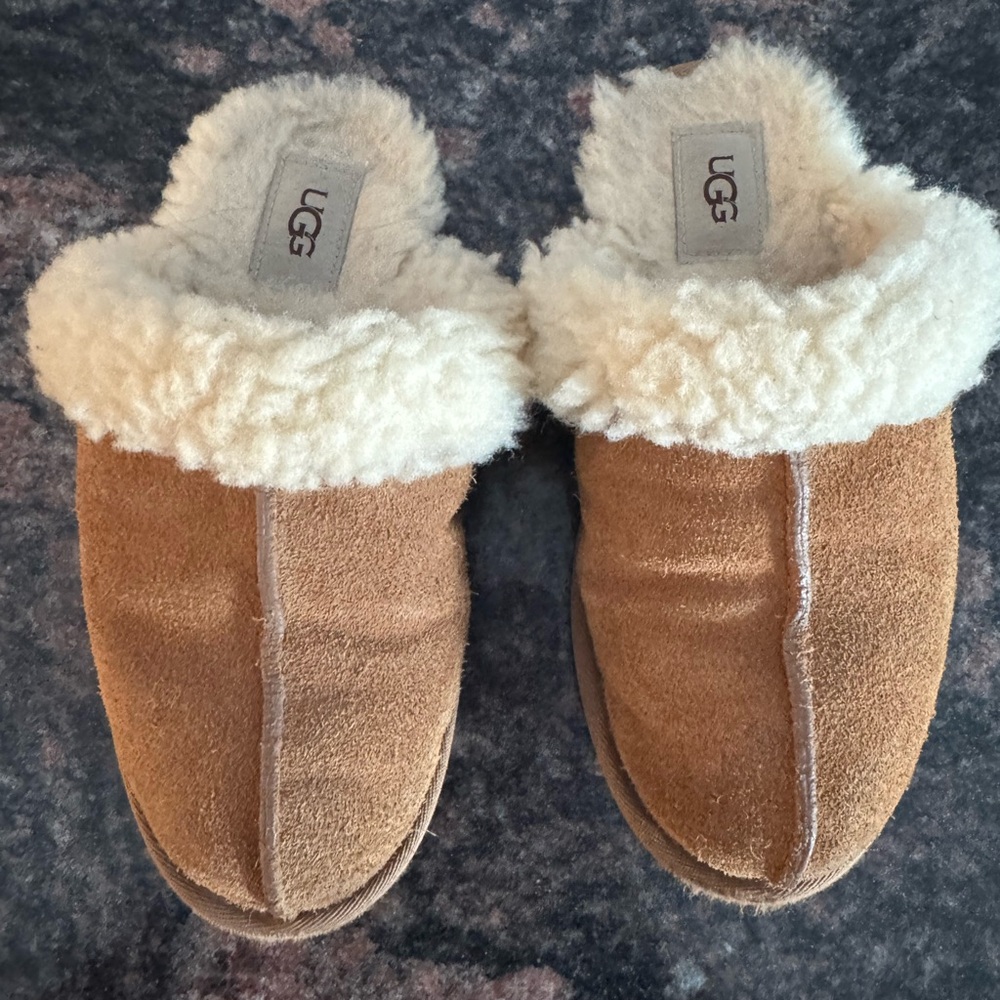 UGG Scuffette 4Y